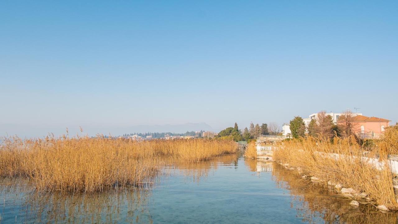 The Zodiac Apartment - Italian Homing Sirmione Buitenkant foto